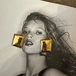 Chic Gold Earrings NWT